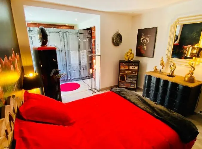 High Standing! 200m2 Private Garden Jacuzzi Sun Bed & Interior *