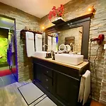 High Standing! 200m2 Private Garden Jacuzzi Sun Bed & Interior Апартаменты
