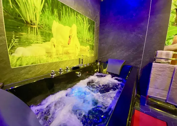 High Standing! 200m2 Private Garden Jacuzzi Sun Bed&interior *